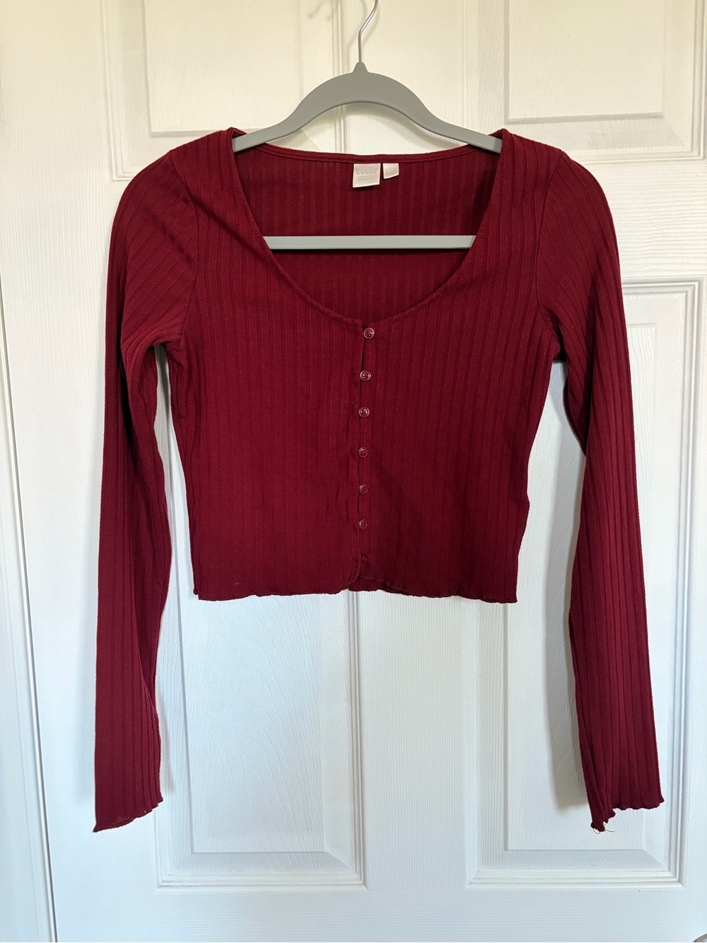 Simon’s crop long sleeve button up top lettuce trim | Dark Red